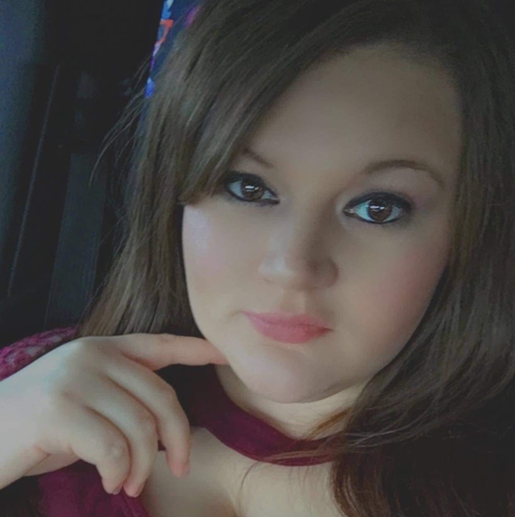 Meet your Posher, Courtney - Picture 1 of 1